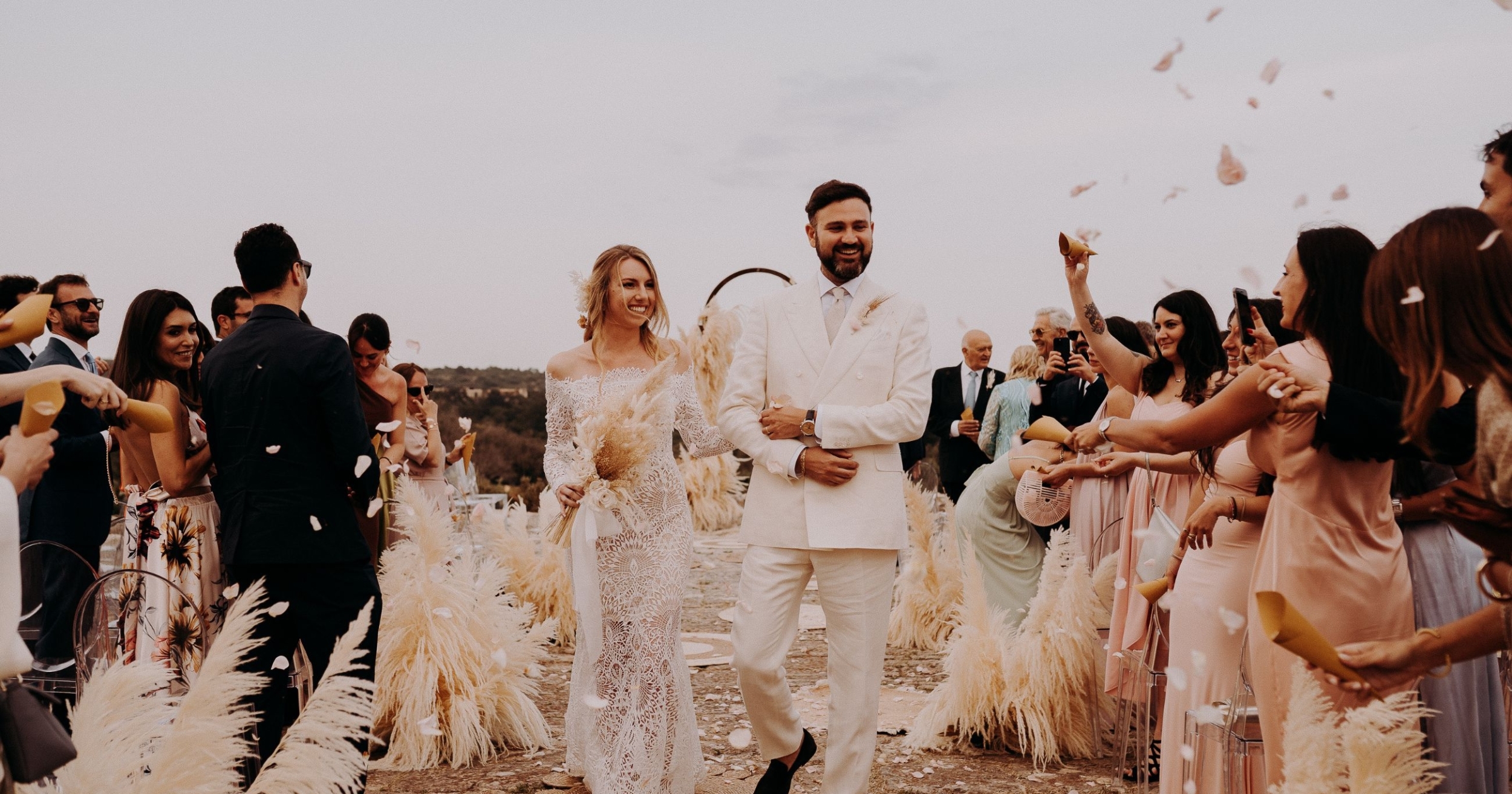 How to embrace the charm of an elopement wedding ceremony?