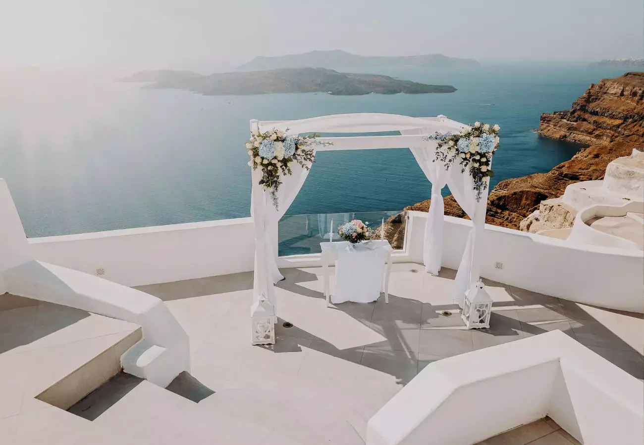 Wedding photographer in Santorini