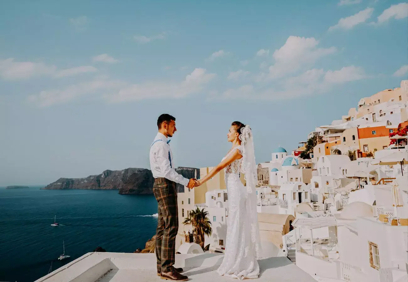 Wedding photographer in Santorini