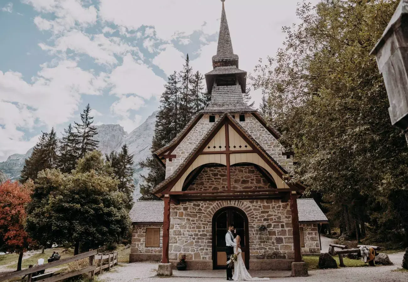 what is a destination wedding